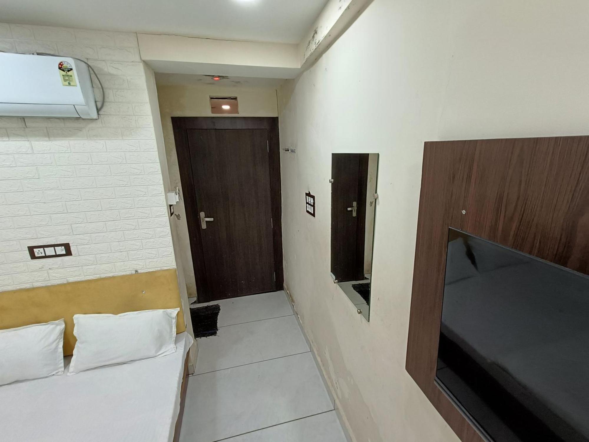 Hotel S Tower Ujjain Exterior photo